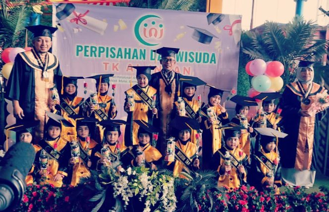 
					<em>Aleg PKS Depok Hafid Nasir Hadiri Pelepasan dan Wisuda TK Al-Insan Kampung Lio Kelurahan Depok</em>