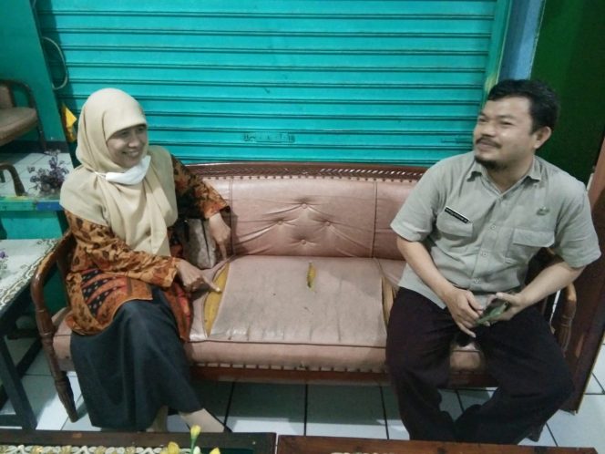 
					<em>Aleg PKS Depok Meninjau Pasar Pal, Tugu Cimanggis, Sri Utami : Kursi Sobek Tapi Juara</em>