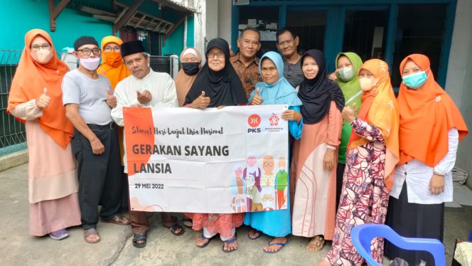
					Peringati Hari Lanjut Usia Nasional 2022, RKI dan SPKK DPC PKS Tapos Gelar Gerakan Sayang Lansia