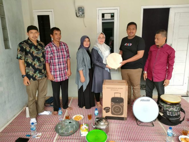 
					Ajak Warga Cinta Seni dan Budaya Yuni Indriany Sumbang Alat Hadrah