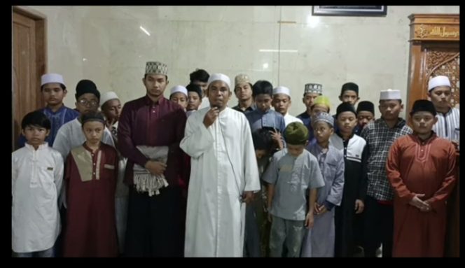 
					Ponpes Darul Quran Fantastis Gelar Shalat Gaib Untuk Emilkan