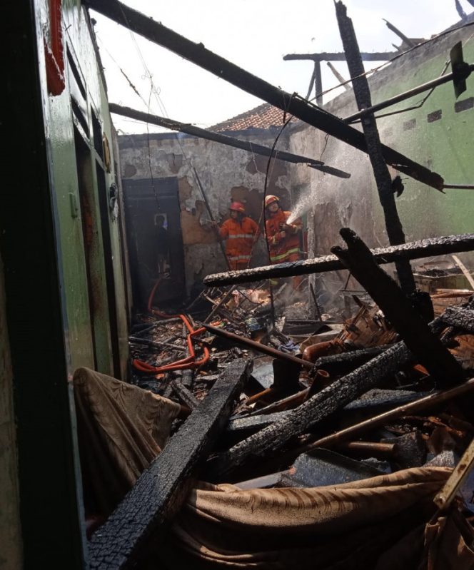 
					Akibat Korsleting Listrik Rumah di Dumek Ludes Dimakan Si Jago Merah