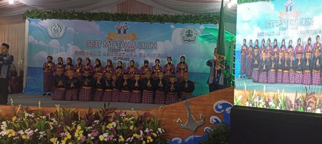 
					Bertabur Bunga Melati, SDIT Miftahul Ulum Depok Gelar Wisuda Bertema Phinisi