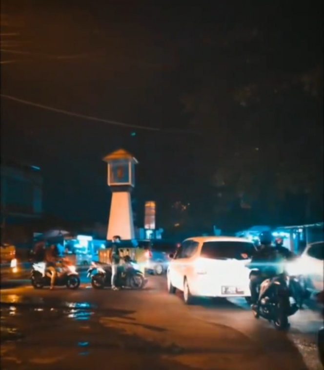 
					Tugu Tanah Baru di malam hari. (Gambar : Tangkapan Layar) 