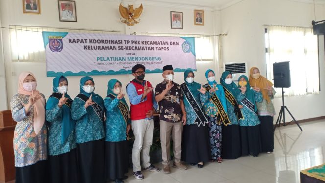 
					<em>Diisi Pelatihan Mendongeng dari Kak Eman Suryadi, TP PKK Kecamatan Tapos Adakan Rakor Tingkat Kecamatan</em>