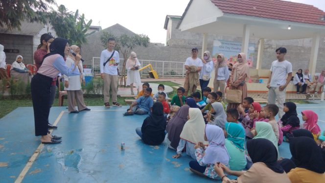 
					<em>Gerakan Literasi Anak</em>