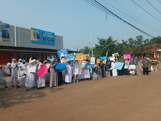 
					Sambut Tahun Baru 1444 H SDIT UMBAZ Gelar Pawai  Muharram