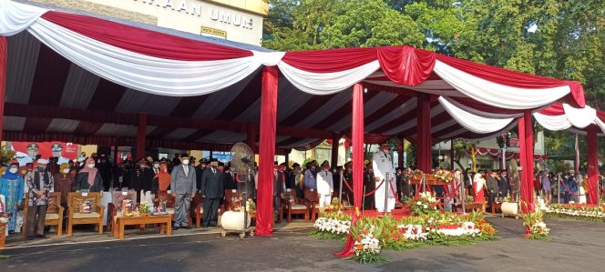 
					Berlangsung Khidmat, Wali Kota Depok Pimpin Upacara Peringatan Hari Kemerdekaan Republik Indonesia ke-77