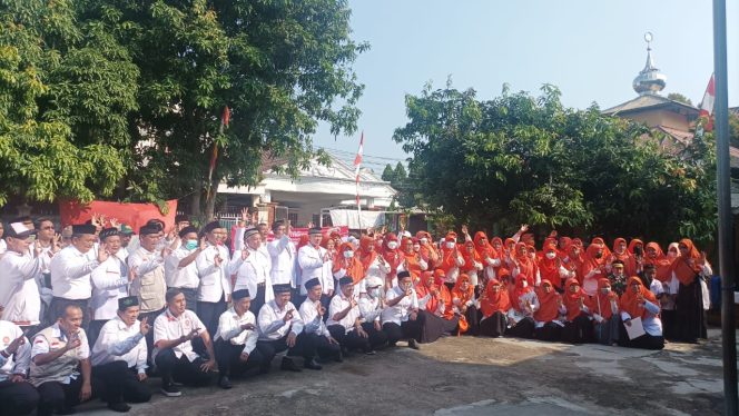 
					<em>Diikuti Ratusan Kader, DPC PKS Kecamatan Tapos Gelar Upacara Bendera HUT RI Ke-77 di Jatijajar Tapos</em>