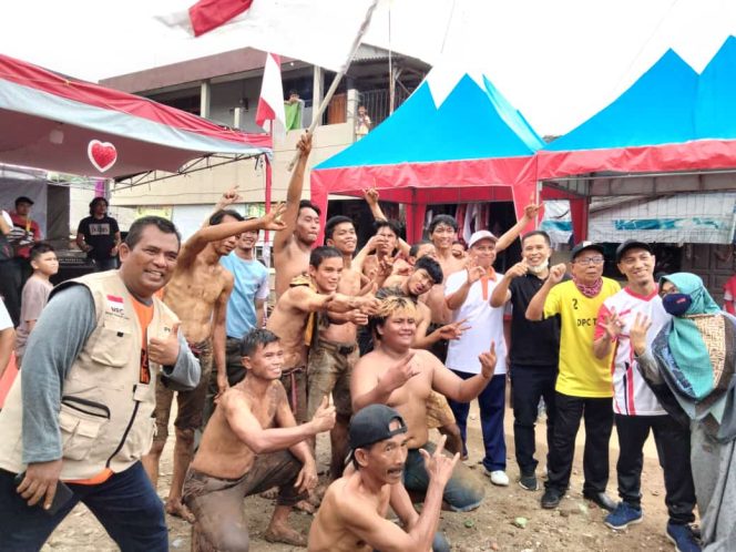 
					<em>Disambut Antusias dan Meriah, DPC PKS Kecamatan Tapos Gelar Lomba Panjat Pinang</em>