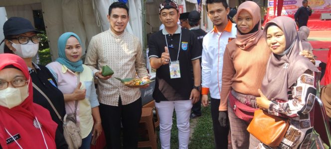 
					<em>Aleg fraksi PKS, Habib Syarif Gasim, Kunjunggi Acara Depok Keren, Kelurahan Pondok Jaya.</em>