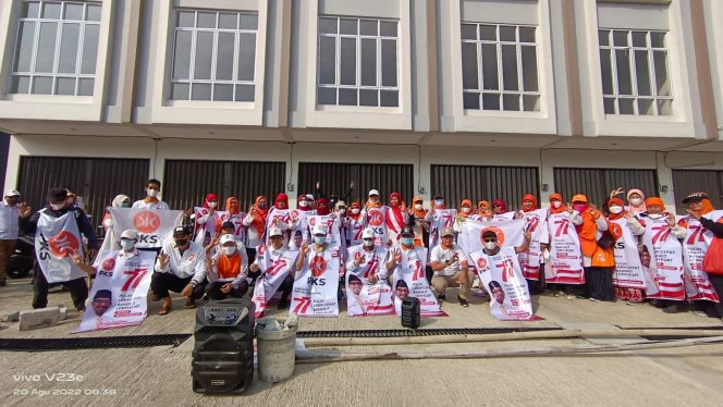 
					Semarakkan HUT RI Ke-77 dan Kenalkan Logo Baru Partai, DPC PKS Kecamatan Tapos Kerahkan Kadernya Lakukan Aksi Flash Mob