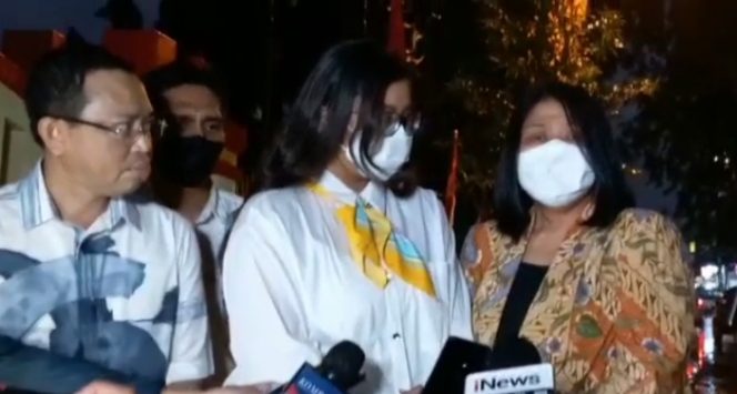 
					Istri Irjen Ferdi Sambo Muncul ke Publik