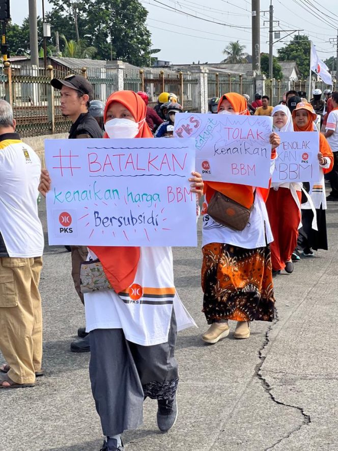 
					Penuh Semangat, Ribuan Kader PKS Kota Depok Gelar Flashmob di Banyak Titik Tolak Kenaikan Harga BBM