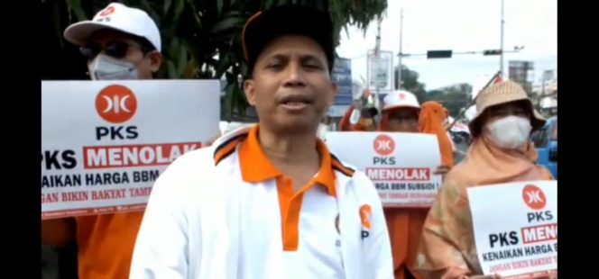 
					<em>Aksi Simpatik dan Unik PKS Kecamatan Tapos Depok Tolak Kenaikan BBM Bersubsidi, Ibu-ibunya Bawa Panci Penggorengan</em>