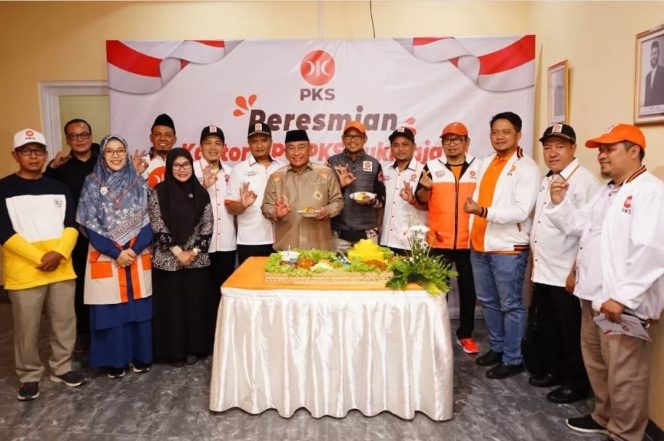 
					Hj. Iin Nur Fatinah Hadiri Peresmian Kantor DPC PKS Sukmajaya