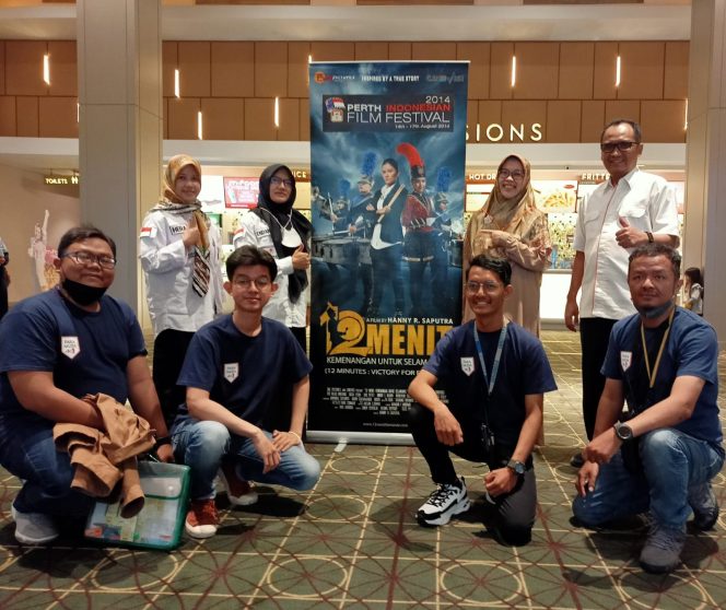 
					Hj. Iin Nur Fatinah Bersama Anggota Fraksi PKS Kota Depok  Nobar  Film 12 Menit yang di Selenggarakan IDCA