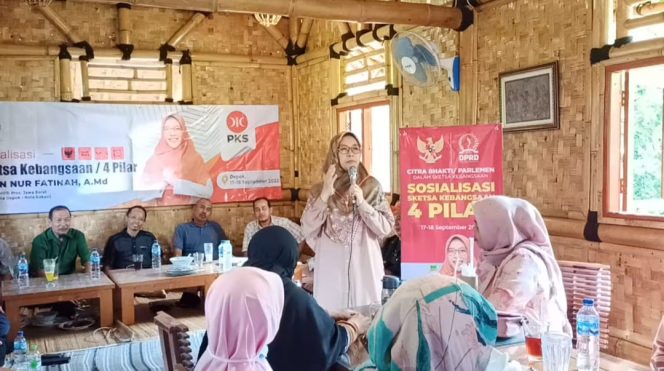 
					Anggota DPRD Jabar Hj. Iin Nur Fatinah Gelar Sosialisasi 4 Pilar Kebangsaan Bersama Tokoh Masyarakat