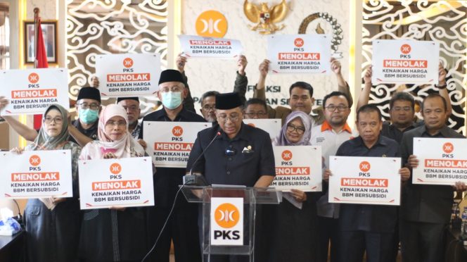 
					Fraksi PKS Tolak Kenaikan Harga BBM, Iin Nur Fatinah: “Pemerintah Harusnya Memberikan Perhatian Kepada Rakyat”