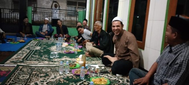 
					<em>Sebanyak 12 RW Sekelurahan Bojong Pondok Terong, ngumpul Bareng Dengan Habib Syarif Gasim.</em>