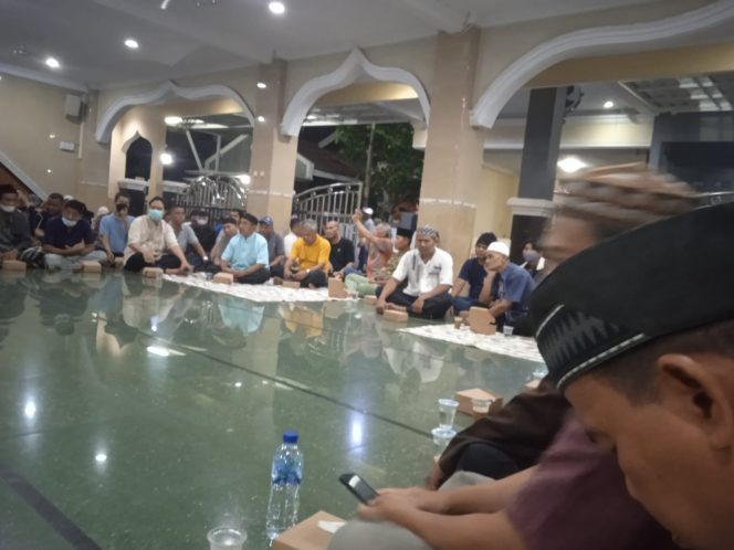 
					<em>Incumbent Terpilih Lagi untuk Kelima kalinya sebagai Ketua RW 004 Kelurahan Tanah Baru</em>