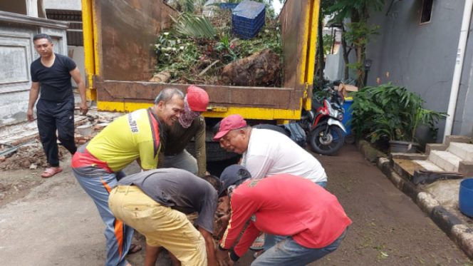 
					Warga Permata Depok Kerja Bakti Cegah Banjir