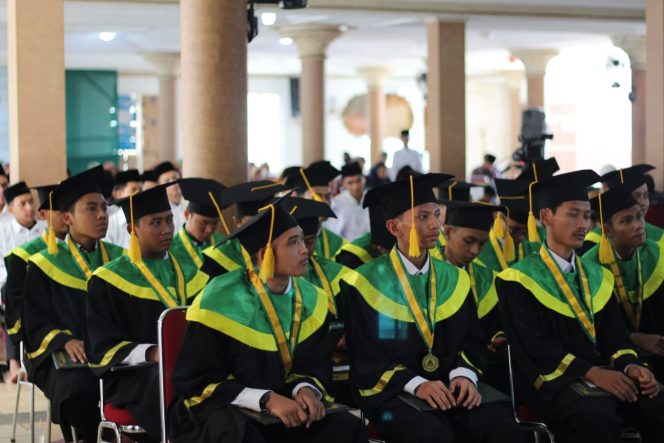 
					Wisuda STKQ Al-Hikam, Cetak Kader Ahli Al-Qur’an