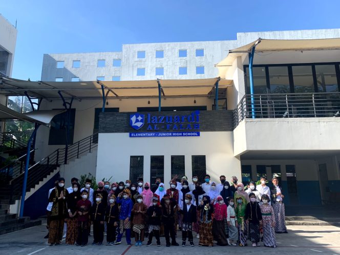 
					Sumpah Pemuda, SMP Lazuardi Al-Falah Meriahkan Dengan Pentas Seni Budaya