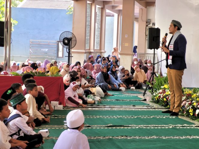 
					Masjid Al-Kautsar Tapos Gelar Maulid Nabi Muhammad SAW, Sekaligus Galang Dana Bencana Alam