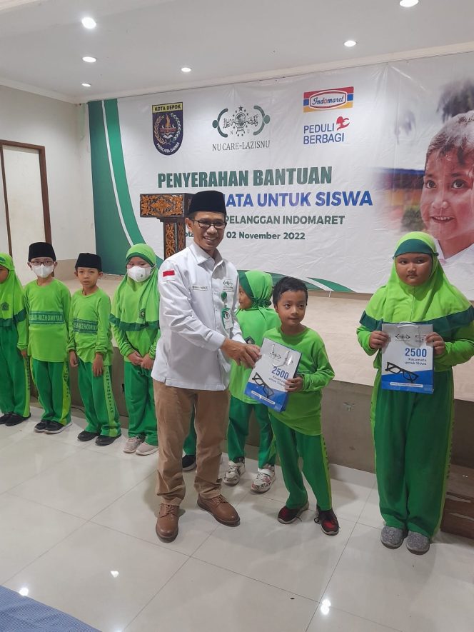 
					Lazisnu Salurkan Bantuan Kacamata Gratis Di Depok