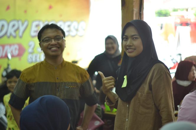 
					Ratusan Orang Mendaftar Lomba Makan Ayam Geprek Juara dalam Rangka Hari ibu