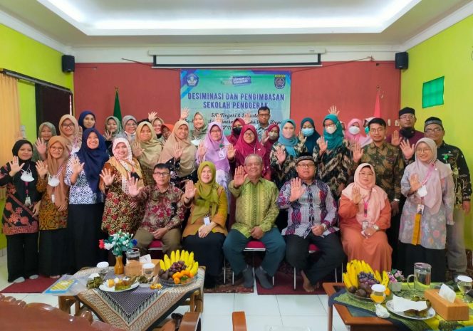 
					<em>SDIT MU CINERE JUARA 1 SEKOLAH IKM SD SE KOTA DEPOK</em>