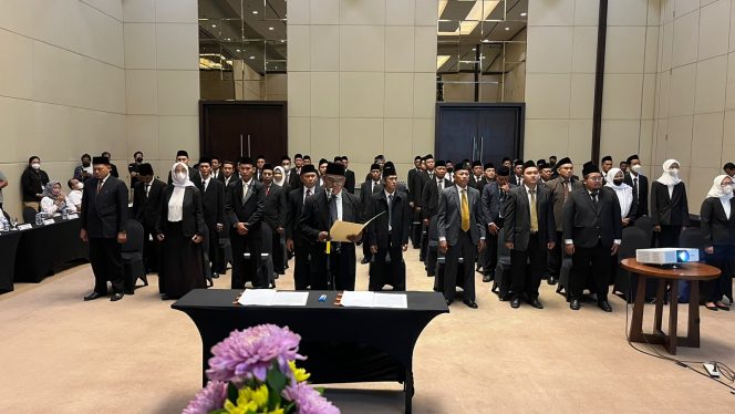 
					KPU Depok Lantik 55 PPK Serentak se-Indonesia