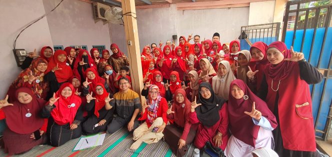 
					Ubaidilah bersama Kelompok Penggiat Lingkungan Limo Kumpul di RW 03 Limo