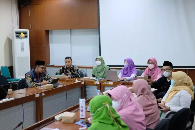 
					Foto: JD 04/Diskominfo Rapat koordinasi dan kolaborasi perangkat daerah dengan Lembaga Ziswaf di Ruang Sapa Saba, Kamis (2/2/2023).