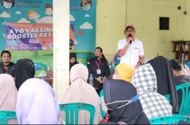 
					Wakil Wali Kota Depok, Imam Budi Hartono, saat menghadiri kegiatan vaksin Covid-19 Yayasan Pena Bhakti Indonesia, di Rumah Baca Gema Cisalak, Sabtu (18/02/23). (Foto: Diskominfo)