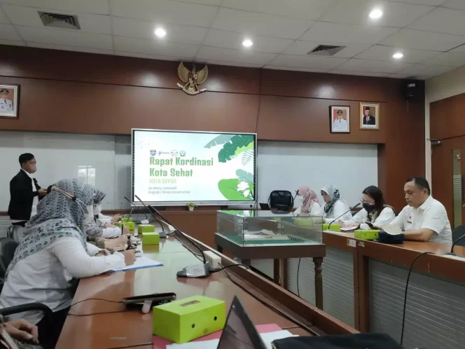 
					Pelaksanaan rapat persiapan verifikasi Kabupaten/Kota Sehat yang akan berlangsung di tahun 2023 di Ruang Sapa Saba, Balai Kota Depok, Rabu (08/02/23). (Foto: Diskominfo).