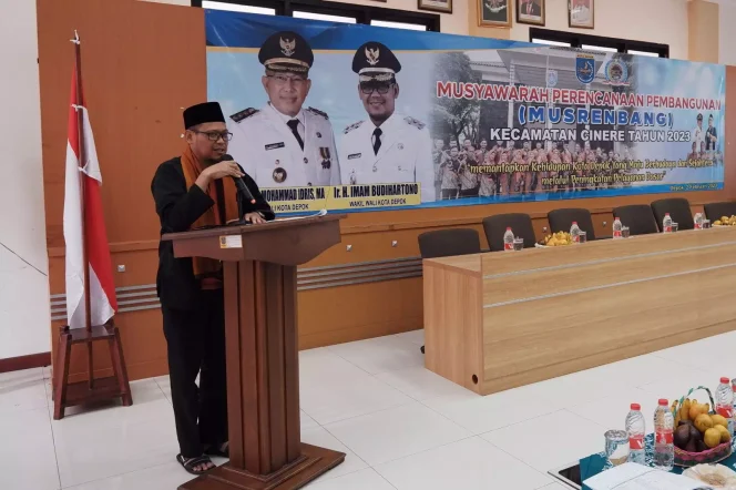 
					Wakil Wali Kota Depok, Imam Budi Hartono, saat memberikan sambutan di Musrenbang Kecamatan Cinere, Kamis (02/02/23). (Foto : JD01/Diskominfo)