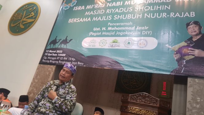 
					<em>Ketua Dewan Syuro Masjid Jogokariyan Berikan Tausiyah Isra’ Mi’raj di Masjid Riyadus Sholihin Rangkapan Jaya Baru</em>
