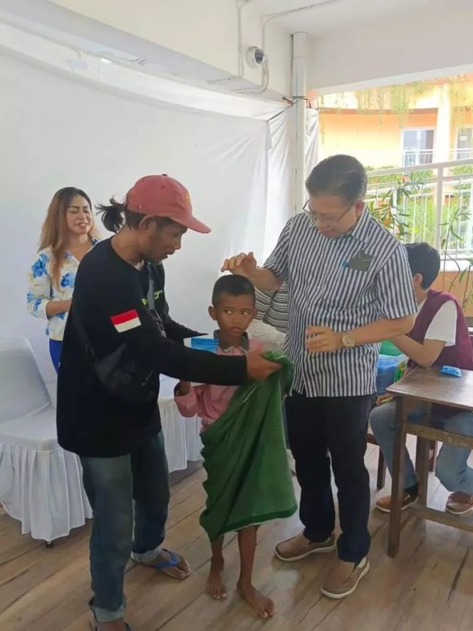 
					Kepala Diskominfo Kota Depok, Manto menghadiri acara Sunatan Massal yang digelar PPNI dan Info Depok, di Alun-alun Kota Depok, Minggu (19/03/23). (Foto: istimewa)