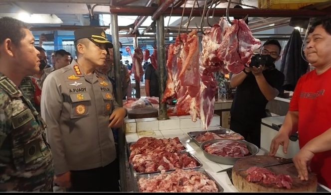 
					Pantau Ketersediaan Bahan Pokok Jelang Ramadhan, Kapolres Metro Depok Bersama Dandim 0508 Depok Kunjungi Pasar Cisalak