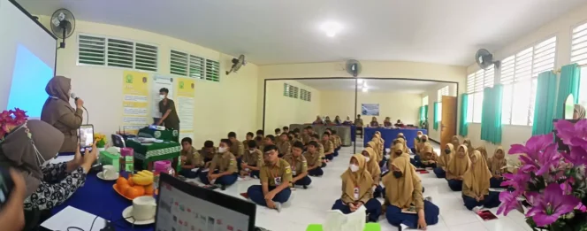 
					Unit Pengolahan Sampah (UPS) Kelurahan Beji melakukan edukasi atau sosialisasi ke siswa SMP Muhammadiyah 1 Depok, Kelurahan Beji Timur, Kecamatan Beji, beberapa waktu lalu.