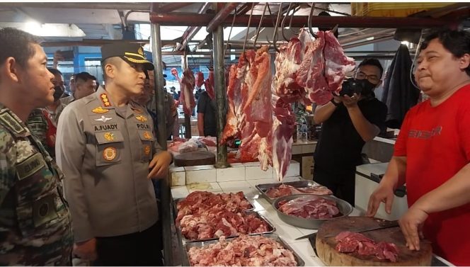 
					Pantau Ketersediaan Bahan Pokok Jelang Ramadan, Kapolres Depok Bersama Dandim Kunjungi Pasar Cisalak