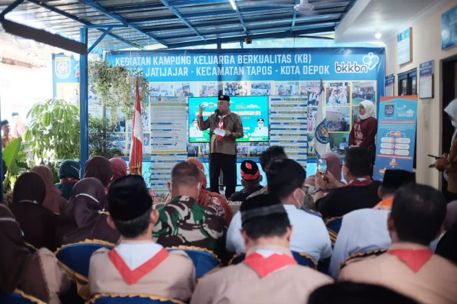 
					Wali Kota Depok, Mohammad Idris memberikan sambutan pada penilaian tahap III Lomba Apresiasi Kampung KB tingkat Provinsi Jawa Bara di Sekretariat Kampung KB RW 01 Kelurahan Jatijajar, Kecamatan Tapos, Selasa (14/03/23). (Foto : JD01/Diskominfo).