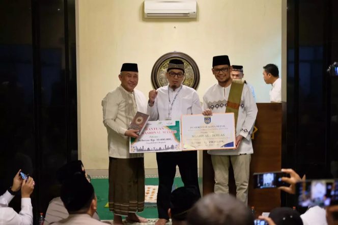 
					Masjid Al-Ikhlas Kalimulya Terima Dana Hibah Dari Pemkot, Ketua DKM Setempat Sampaikan Terima Kasih
