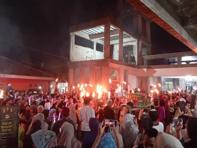 
					Ratusan Warga Kelurahan Ratu Jaya Peringati Malam Nuzulul Quran Dengan Pawai Obor