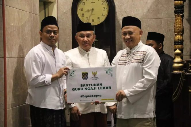 
					Puluhan Guru Ngaji Lekar Dapatkan Paket Sembako Dari Baznas Depok
