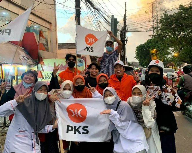 
					Gelar Takjil On The Road, PKS Muda Depok Berbagi 250 Bukaan Puasa di Jalan Nusantara