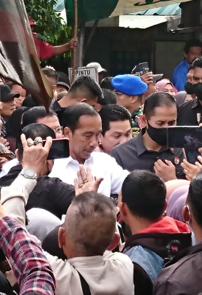 
					Jelang Idul Fitri Presiden Joko Widodo Cek Harga Kebutuhan Pokok di Pasar Pal Depok