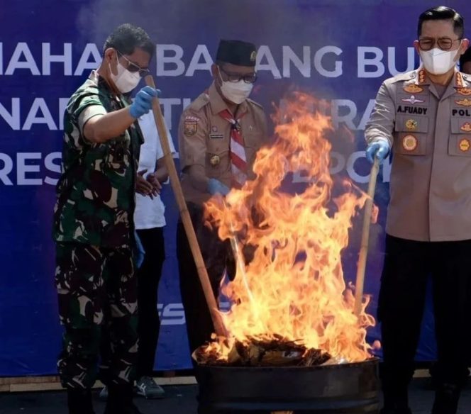 
					Sabu Kualitas Premium Beredar di Depok, Polres Depok Musnahkan dengan Blender